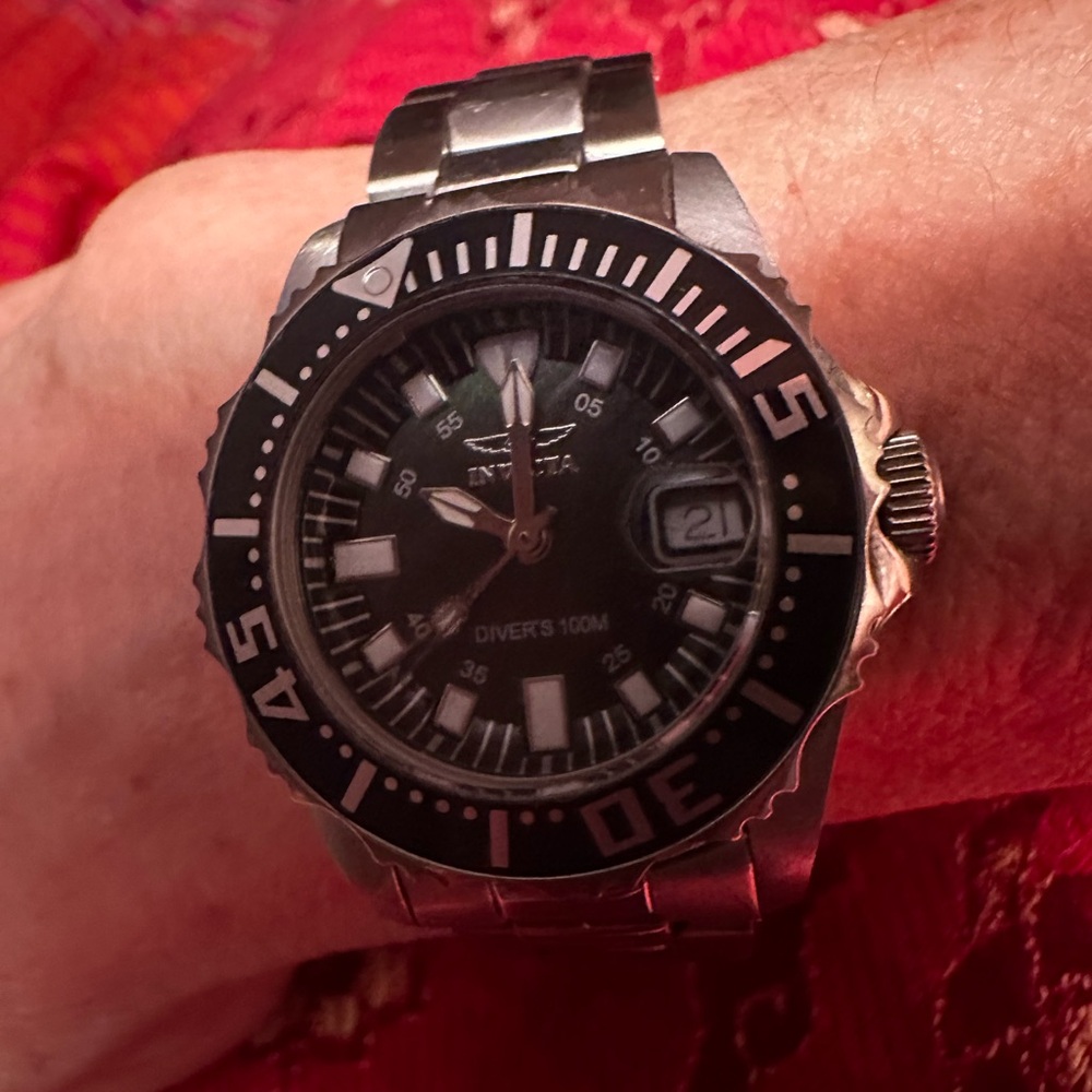 Invicta Black Mother of Pearl Dial Pro Diver-Watch stainless steel new battery